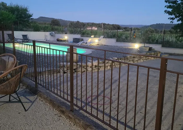 Gite La Genestiere Au Milieu Des Vignes, Piscine Partagee